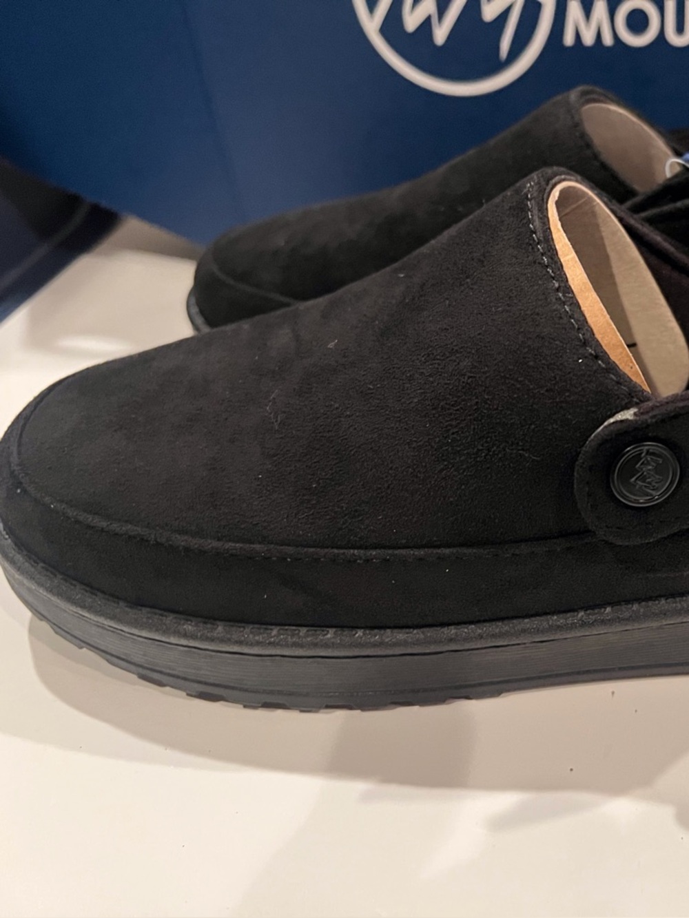 White Mountain woman’s Faux Suede Slip-On Loafers in Black